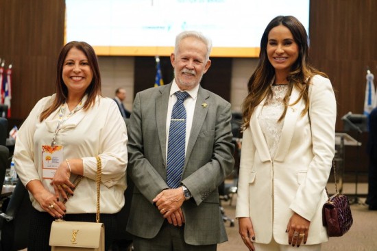 presidente da asmeto odete almeida esq presidente tjto des joao rigo guimaraes e a presidente da asmego patricia machado carrijo